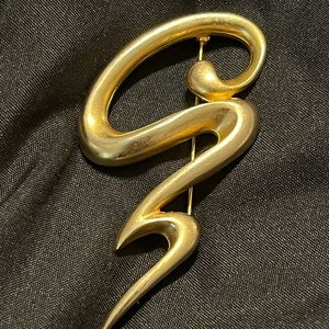 Vintage gold tone brooch